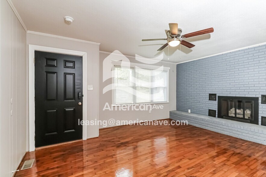 Building Photo - 104 Forest Ln Dr