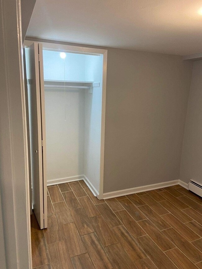 Building Photo - 5057 W Dakin St