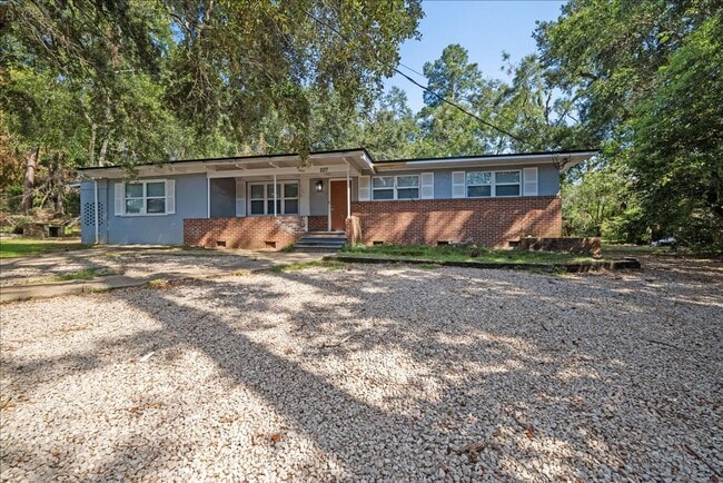 Building Photo - 207 Iris Cir