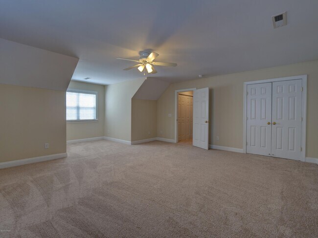 Building Photo - 217 Windchime Dr