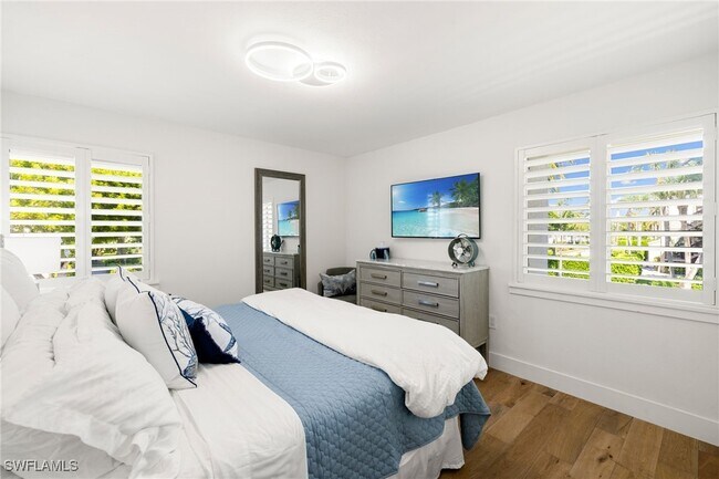 Building Photo - 175 5th Ave S