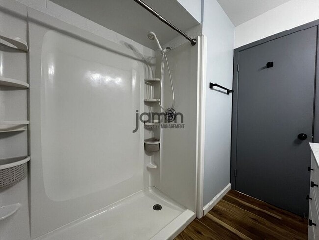 Building Photo - 2702 Grovewood Ave