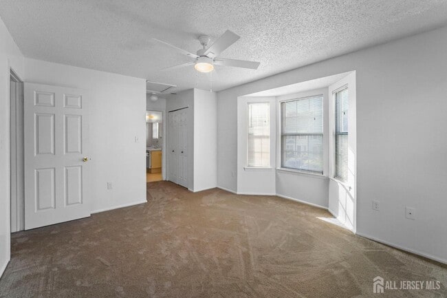 Building Photo - 194 Darwin Ln