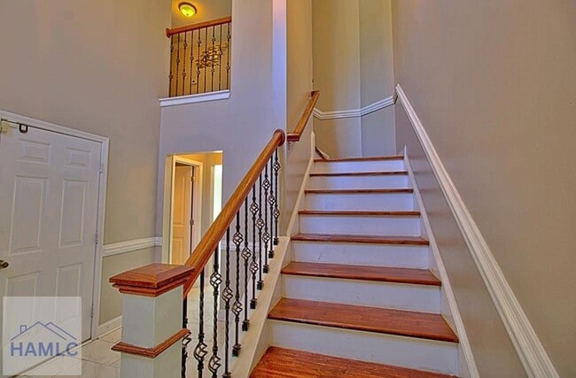 Building Photo - 305 Largo Ct