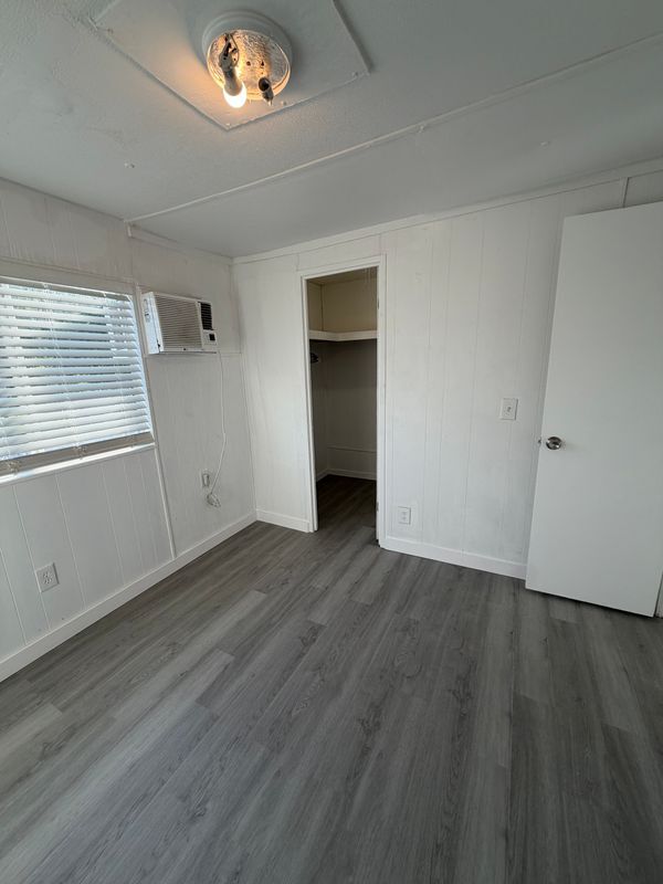 Building Photo - 403 Avenue E