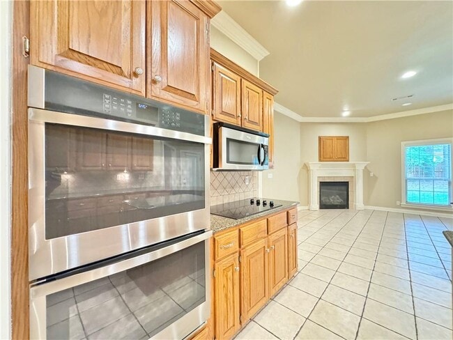 Building Photo - 2914 S College Dr