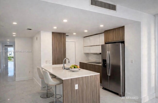 Building Photo - 600 NE 27th St