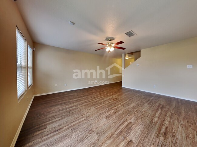 Building Photo - 10023 Woodland Pines