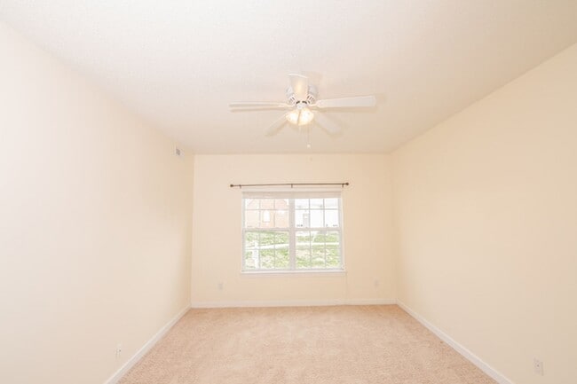 Building Photo - Beautiful Condo in Virginia Beach