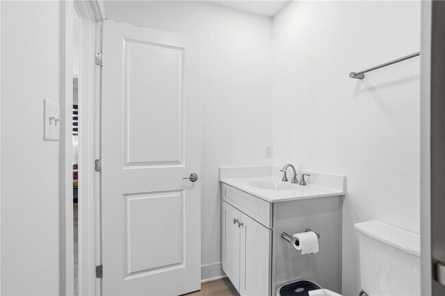 Building Photo - 4009 Cottage Wy