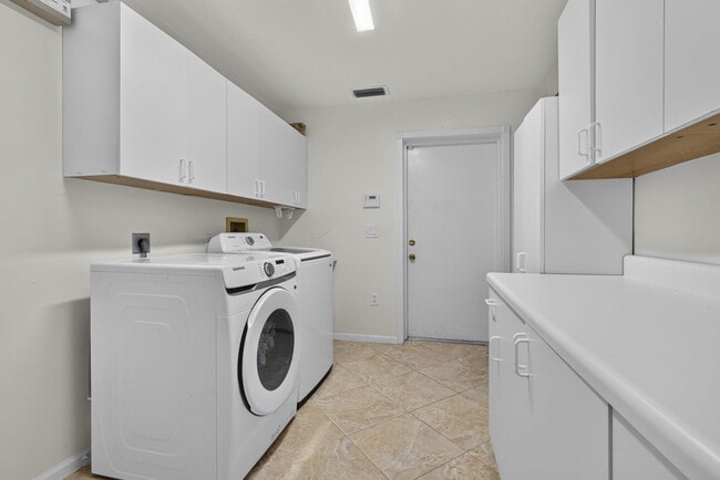 Building Photo - 4361 Fuschia Cir N