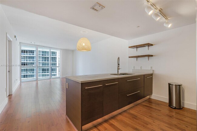 Building Photo - 475 Brickell Ave