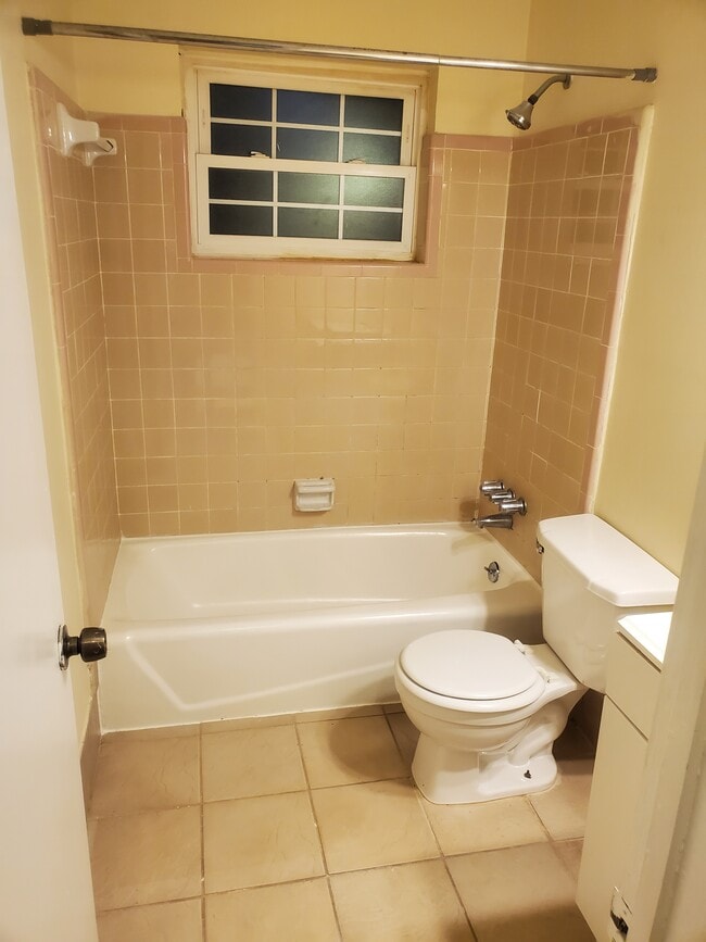 Common Bath - 3559 Old Chamblee Tucker Rd