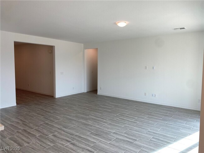Building Photo - 7123 Calvert Cliffs St