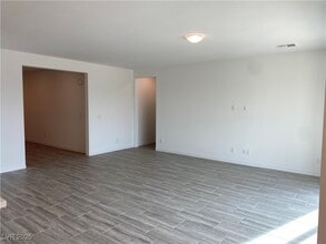 Building Photo - 7123 Calvert Cliffs St