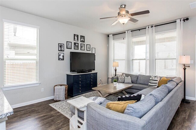 Building Photo - 5305 Traviston Dr