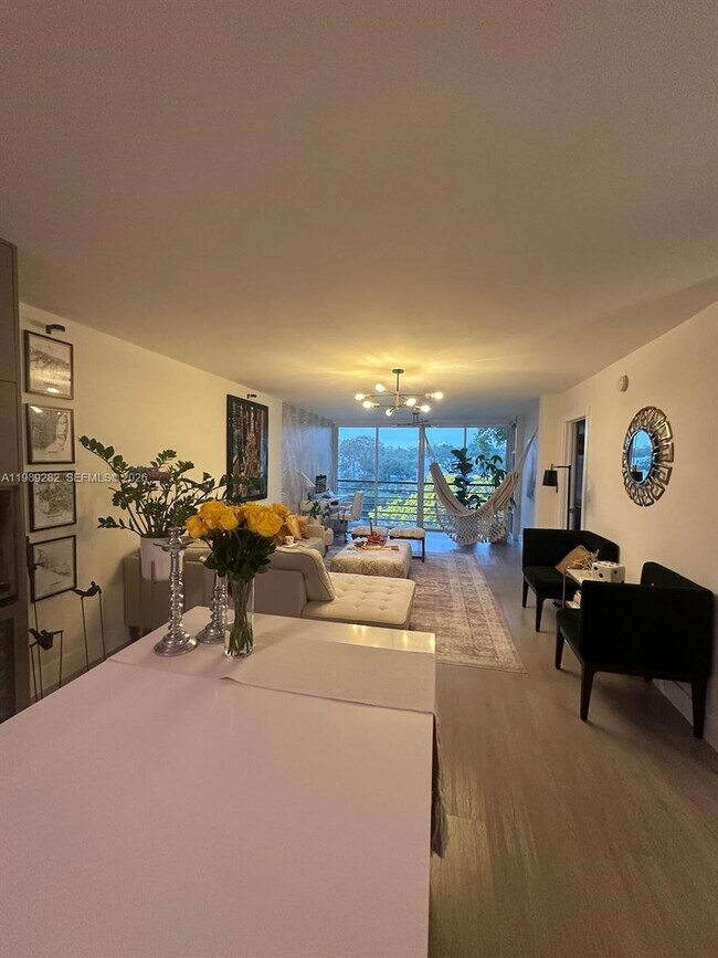 Building Photo - 1811 Sabal Palm Dr