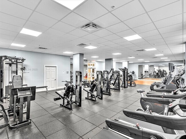 Building Photo - 2030 S Ocean Dr