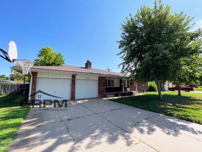 Primary Photo - Comfortable 3 Bedroom 2 Bath House in Beau...