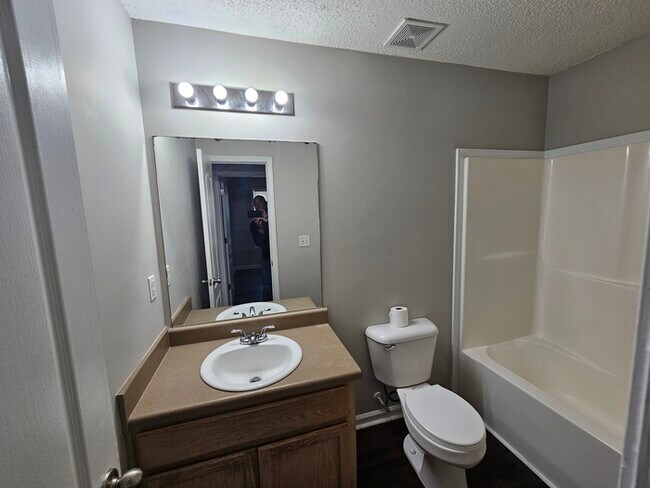 Building Photo - Renovated 3BR 2BA Home w/ 2-Car Garage • Open-View Kitchen • Garage • Garden Tub in Griffin