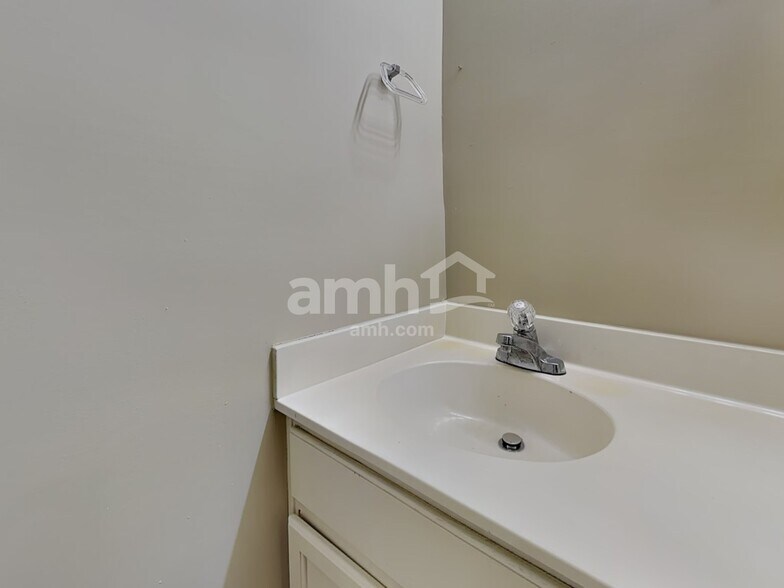 Building Photo - 25 Waterway Dr