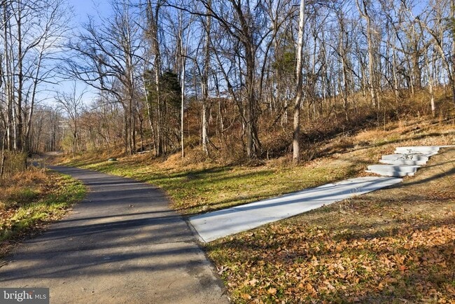 Building Photo - 1017 Venifena Terrace SE