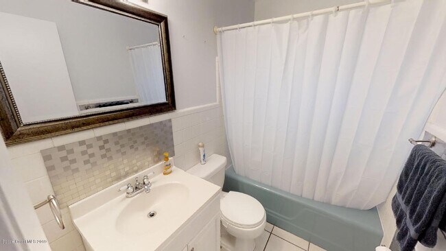 Building Photo - 449 N Waterway Dr