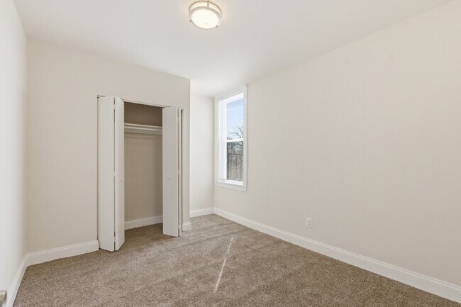 Building Photo - 910 N Arlington Ave