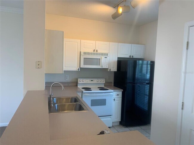 Building Photo - 573 Water St