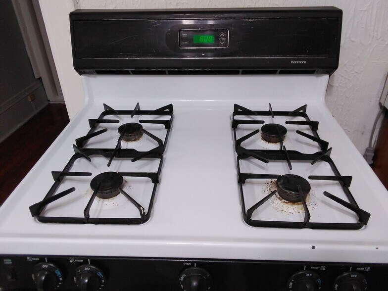 Gas Stove - 1542 Quarrier St