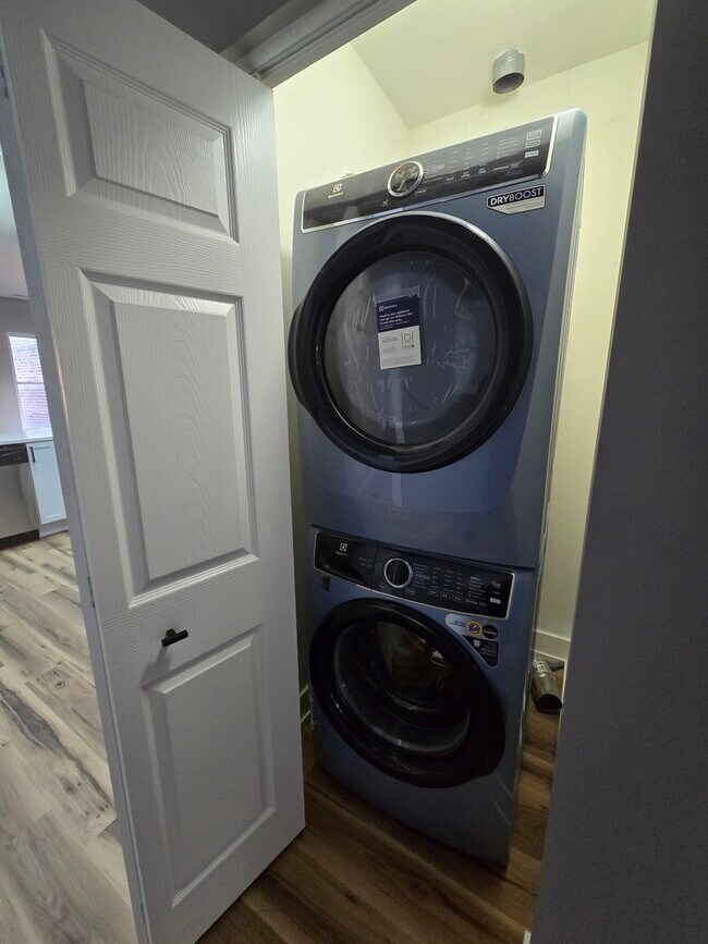 Building Photo - 3732 S Calumet Ave