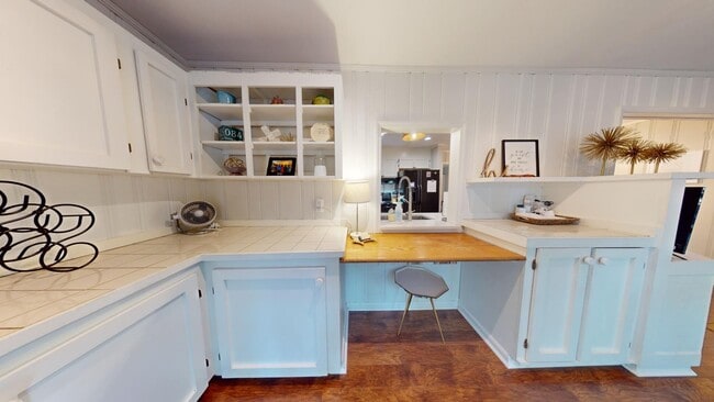 Building Photo - Super Cute One Level Home 1 mile from Toom...