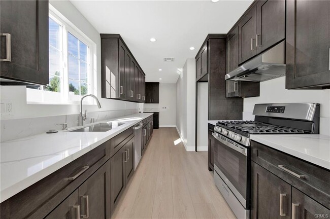 Building Photo - 22540 Roscoe Blvd