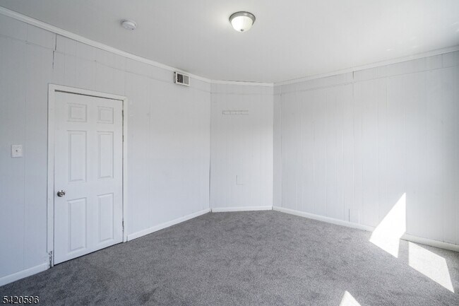 Building Photo - 904 2nd Ave