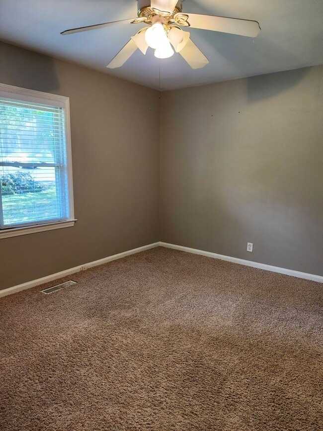 Building Photo - COMING SOON - 3 Bedroom 2 bath Home in Stuart Heights