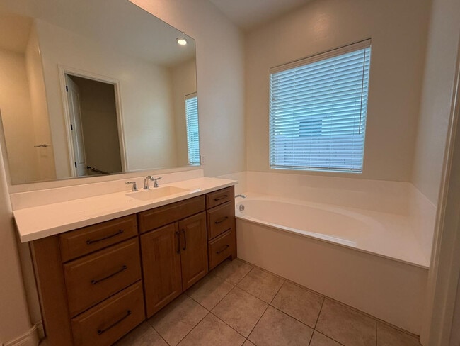 Building Photo - 9541 E Theia Dr