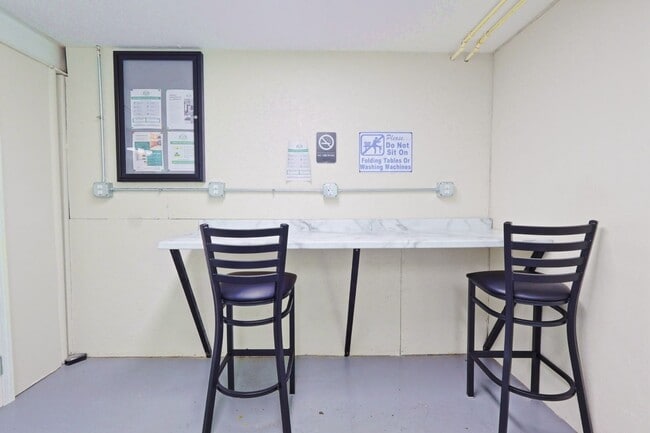 Building Photo - 3021 Pestalozzi St