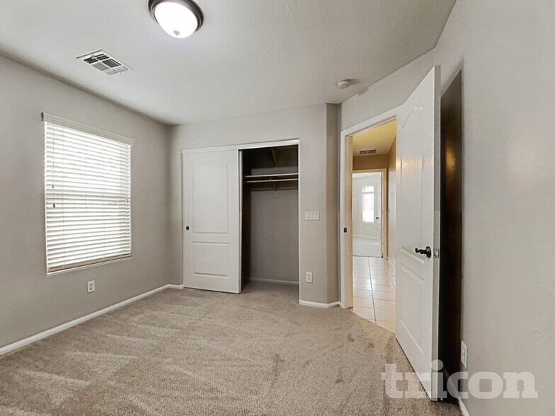 Building Photo - 39964 W Sanders Way