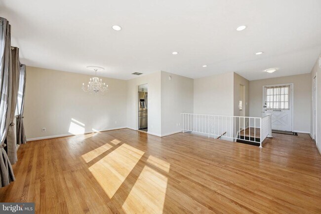 Building Photo - 1721 University Blvd W