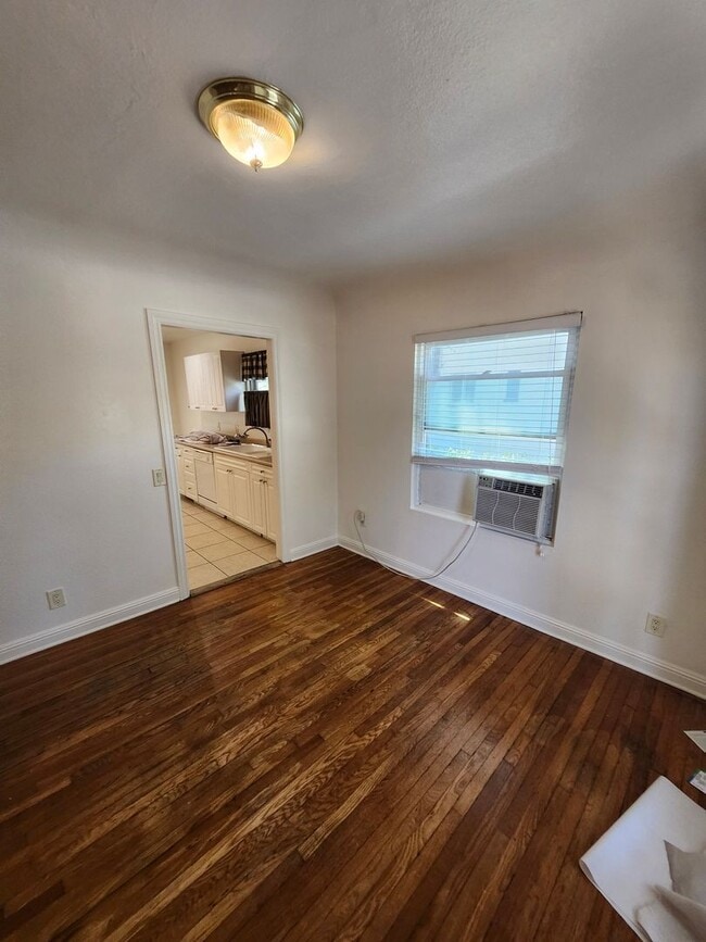 Building Photo - Charming Colonial-Style 2-Bedroom Home in ...