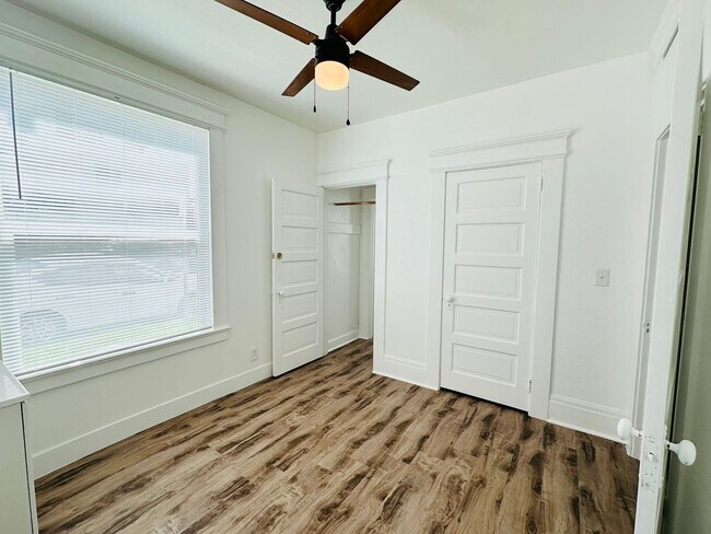 Building Photo - 7 E Clark St