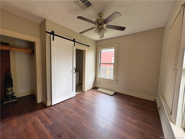 Building Photo - 512 11th St