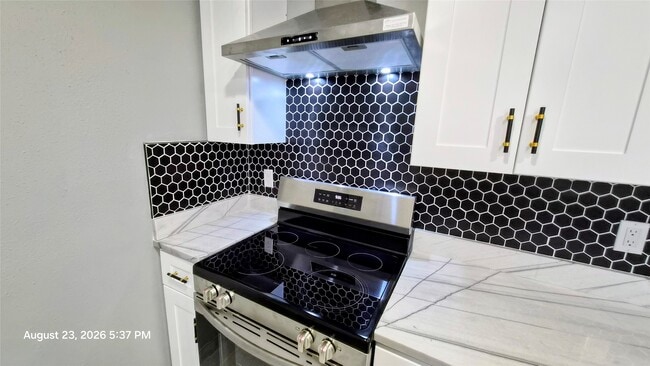 Building Photo - 23054 Banquo Dr