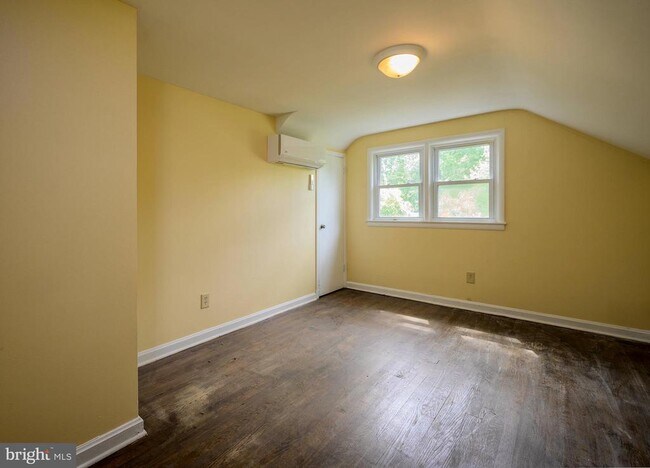 Building Photo - 6007 Bradley Ln