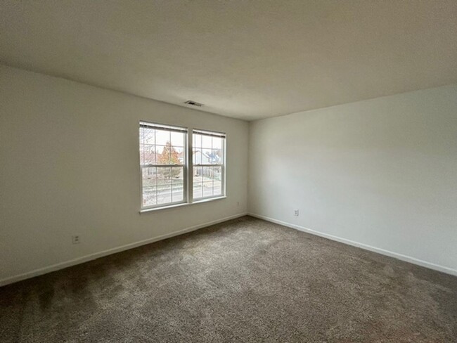 Building Photo - Charming 3-Bedroom, 2.5-Bath Home with Lof...