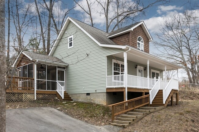 Building Photo - Central AVL - Beautiful 3/2 Cape Cod