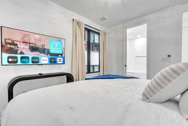 Building Photo - 554 Rosedale Ave