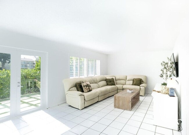 Building Photo - 18157 SE Fairview Cir