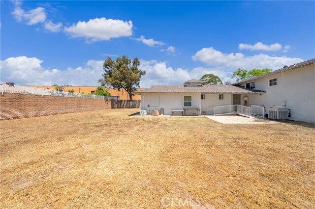 Building Photo - 1345 S Jellick Ave