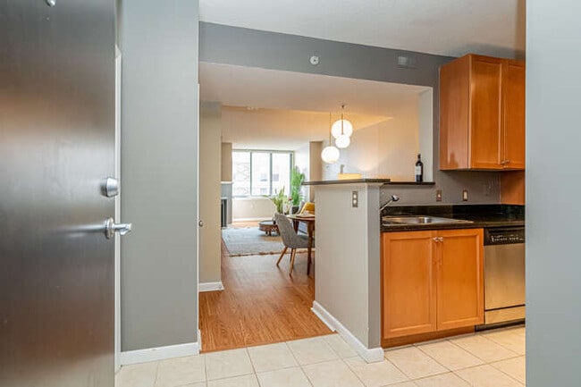 Building Photo - 851 N Glebe Rd